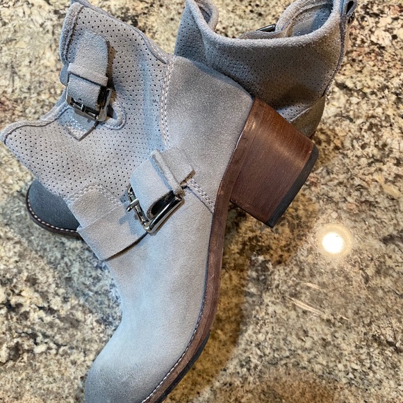 Donald J Pliner gray suede ankle boots - Picture 3 of 6